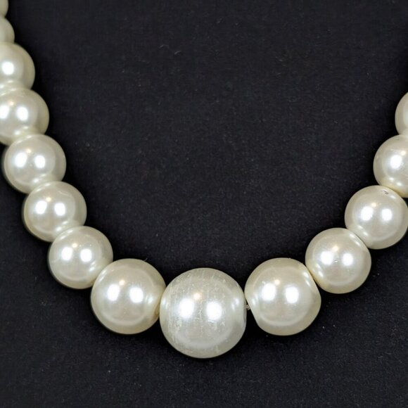 (2/$20) Faux Pearl Graduated Necklace - Picture 3 of 5